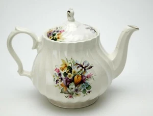 Tetera floral vintage Crown Windsor con flores de colores. Hecho en Rumania. Sin usar. - Imagen 1 de 3