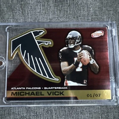 2002 Pacific Atomic Gold Die Cut 01/07 Michael Vick 🔥RARE🔥1/1🔥 - Image 1 of 4