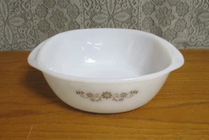 Vintage Dynaware Pyr-O-Rey Brown Daisy Casserole Dish - Picture 1 of 8