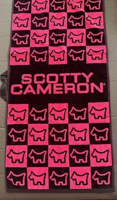 NUEVO CON ETIQUETAS SCOTTY CAMERON GALLERY Toalla de jugador de golf a cuadros para perro rosa y negro Foto 1 de 3