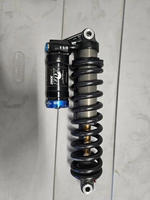 Amortiguador de bobina Fox Factory Series DHX RC4 Kashima, Imperial 9,5 x 3,0”/241x76 mm Foto 1 de 4