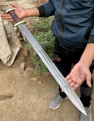 ESPADA VIKINGA DE ACERO DAMASCO HECHA A MANO PERSONALIZADA, ESPADA LISTA PARA LA BATALLA CON FUNDA. Foto 1 de 4