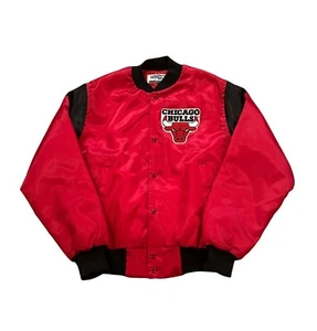 Giacca uomo vintage anni 90 Chicago Bulls NBA Chalkline raso small - Foto 1 di 8