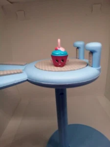 Shopkins Season 5 Figure Pink Cupcake Chic Charm - Picture 1 of 4