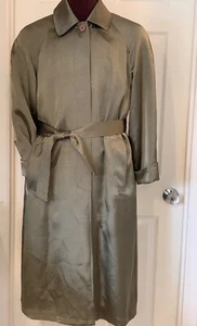 Carol Cohen Collectables New Lt Sage Iridescent SB Belted Trench Coat L/Petit - Foto 1 di 12