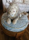 LION ASSIS VINTAGE EN PELUCHE MERRYTHOUGHT - FABRIQUÉ EN ANGLETERRE, SHROPS IRONBRIDGE