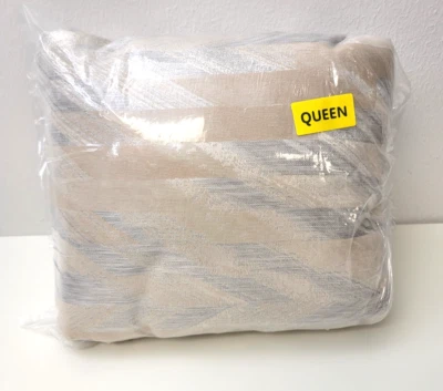 Hotel Collection Textured Chevron  FULL/QUEEN Duvet Cover Set Gold - Image 1 of 4