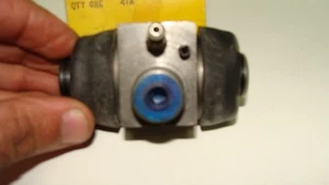 VAUXHALL VIVA HB & HC & FIRENZA RH-SIDE REAR WHEEL CYLINDER - Picture 1 of 5
