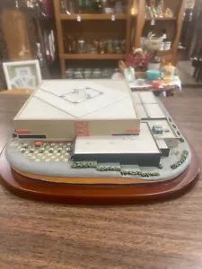 Dansbury Mint Model Of The Tupperware Arena Home Of Univ. Kentucky Wildcats - Picture 1 of 9