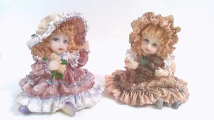 ✅ Figuren~2er Set~Viktorianische Mädchen~mit Hut~Vintage~3 Zoll~Harz - Bild 1 von 15
