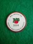 2003 Bel-Wood CC Apple Orchard classique marqueur de balle de golf rouge 1" pièce Morrow Ohio