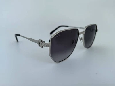 Gafas de sol Cartier con montura plateada lentes grises degradados Foto 1 de 4