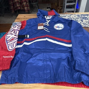 Chaqueta PARA HOMBRES NBA MITCHELL & NESS PHILADELPHIA 76ERS INNEGABLE CAPUCHA L NUEVA CON ETIQUETAS $135 - Imagen 1 de 11
