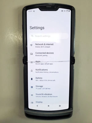 Motorola Razr 5G 2020 256GB XT2071-5 Graphite T-Mobile/Unlocked, Read - Image 1 of 4