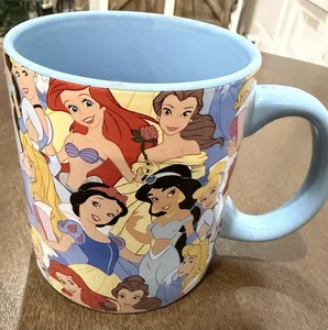 Nuevo Disney Princess Collage 20 oz Cerámica Taza de Café Cenicienta Blancanieves ☕️ - Imagen 1 de 5