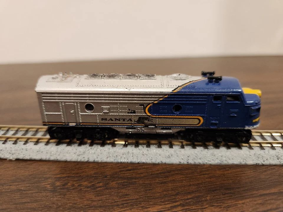 ATL036 Atlas F9 Santa Fe capó azul (no DCC, funciona, ambos acopladores rotos) Foto 1 de 1