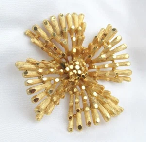 Vintage Coro Fancy Gold Metal Twigs Branch Clusters Maltese Cross Brooch Pin - Picture 1 of 6