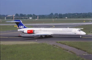Dia OY-KHI McDonnell Douglas MD-87 SAS Flugzeug 35mm ungerahmt O184-8-1 - Bild 1 von 1
