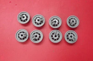 Dishwasher INDESIT DIS04UK BASKET WHEELS - Picture 1 of 1