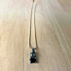 Black Glass Pendant on 17 inch Chain Retro 2 tone Silver Gold Plate Never Worn - Picture 1 of 6