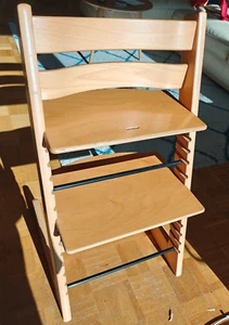 Stokke Tripp Trapp Hochstuhl Buche Natur, Mit Babyset In Rot - Bild 1 von 9