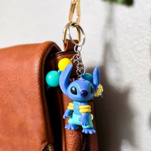 🌊 Handgefertigter Schlüsselanhänger Stitch Mini Figur - Lilo & Stitch inspiriert mit Perlen - Bild 1 von 5