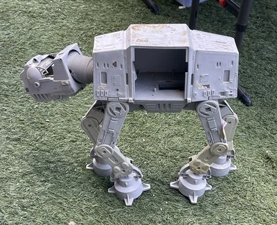 AT-AT Walker Star Wars Legacy Collection Hasbro 2010 como está Foto 1 de 4