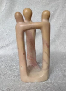 De colección. Jabonera arte africano padre madre hijo hecha a mano Kenia 6" piedra decoración - Imagen 1 de 4