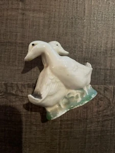 Vintage Porcelain Duck 2 Ducklings Figurine Pastel Colors Figure - Picture 1 of 4