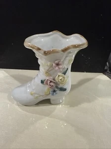 VINTAGE WEISSER KERAMIK/PORZELLAN SCHUH/STIEFEL - APPLIZIERTE BLUMEN - - Bild 1 von 2