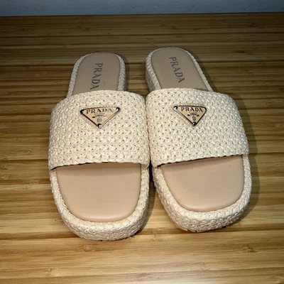 Toboganes de forma plana de ganchillo Prada. Excelentes condiciones Foto 1 de 4