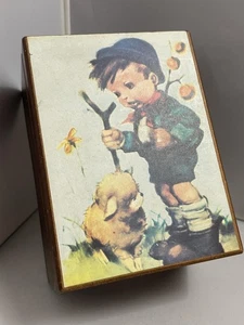 Caja de música de madera vintage de Japón estilo abejorro niño perro cordero arte cuerda años 70 decoración - Imagen 1 de 12