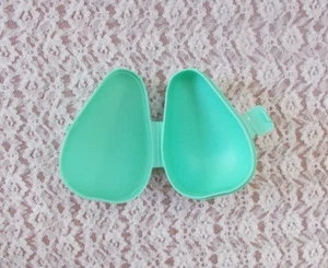 Tupperware Avocado Saver #6358A Snap Closure, Teal in Color 5" x 3.75" x 3.25" - Picture 1 of 5
