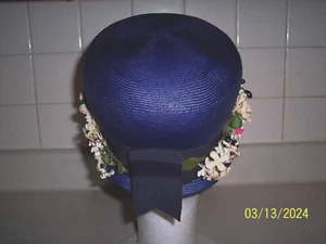 VINTAGE Mr. John klassischer blauer Damenhut Stroh geblümt Derby-Stil Größe S - Bild 1 von 7