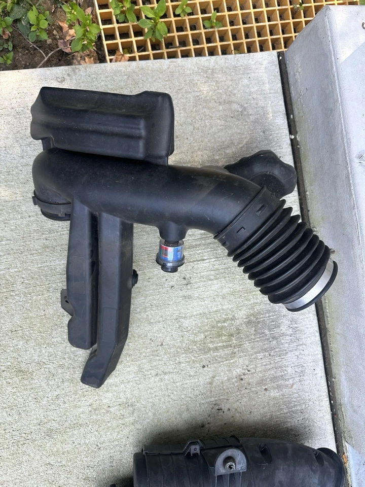 2008 Hummer H2 OEM Air Cleaner (No Mass Airflow Sensors) - Image 1 of 4