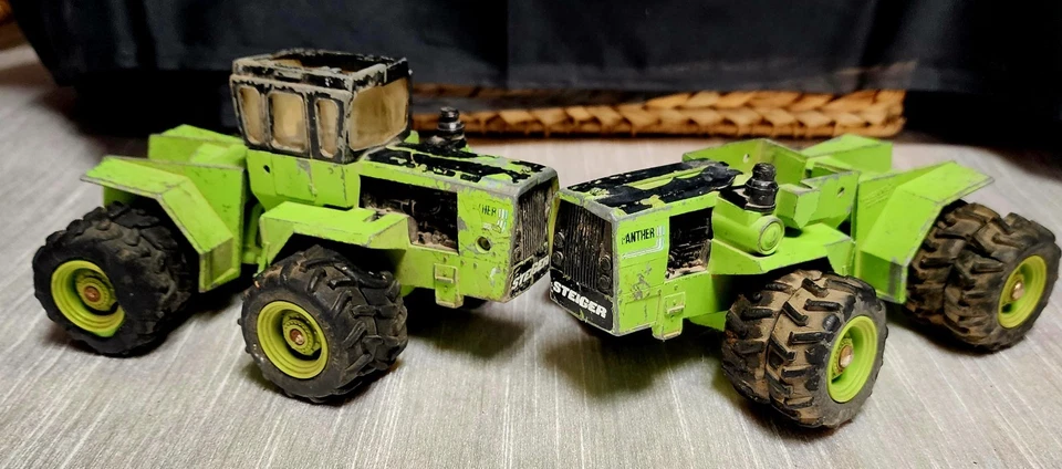 2 tractores Stieger Panther de juguete para piezas Foto 1 de 4