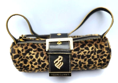BOLSO VINTAGE ROCAWEAR IMITACIÓN LEOPARDO Y CUERO CON LOGOTIPO DE PEDRERÍA TACHONADOS Foto 1 de 4