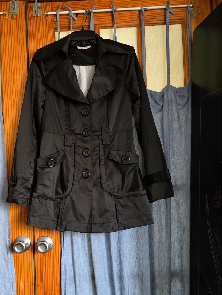 Gabardina corta Y2K Xoxo negra satinada pequeña/S/4/2/Sm Foto 1 de 1