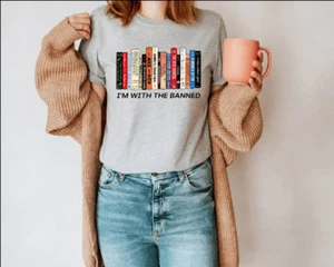 T-Shirt I'm With the Banned Books, Bücher, Lesefreiheit, Buchliebhaber Tshi - Bild 1 von 15