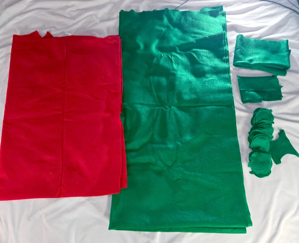 Felt Fabric Remnants Green 76" x 38" with Small Remnants Red Sheet 27" x 37" - Image 1 of 4