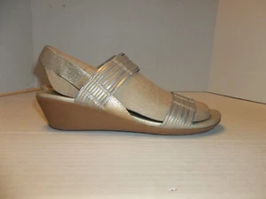 Sandalias de cuña para mujer talla 9M BareTraps "Melody" metálicas doradas/plateadas - Imagen 1 de 6