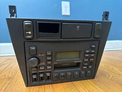 1998-00 99 volvo v70 s70 v70xc v40 s40 CD & cassette player radio 3533771 - Image 1 of 4
