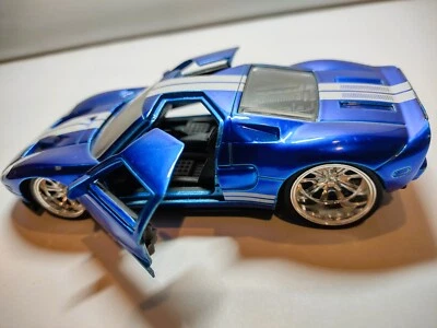 Jada Die Cast 2005 Ford GT 1:32 Scale Like the Real Thing - Image 1 of 4