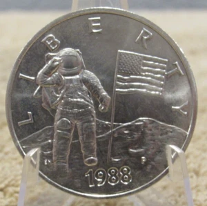1988 Liberty Young Astronauts 90% Commemorative Silver Medal - US Mint - Picture 1 of 2