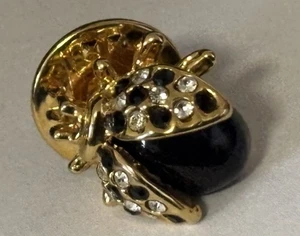 Spilla da bavero alta 1/2” con cristalli scintillanti coccinella coccinella coccinella coleottero - Foto 1 di 3