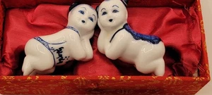 2 almohadas de opio chino miniatura para bebé en caja - lindas, pero también un poco espeluznantes - Imagen 1 de 7