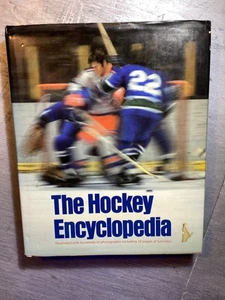 The Hockey Encyclopedia  1974 Hardcover with Dust jacket Good Cond. - Foto 1 di 10