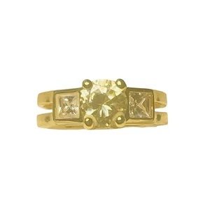 Gold Tone Costume Ring Women's Fashion 3 Stones Yellow Round Clear Square Size 7 - Picture 1 of 16