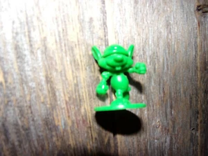 De colección Hasbro Pequeño Ratón para Correr Verde y Casco Figura Plástico Divertido Juguete #C-001D - Imagen 1 de 8