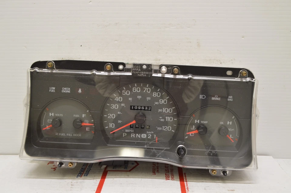 Cuadro de instrumentos velocímetro Mercury Grand Marquis 1998-2002 109 k millas S7 007 Foto 1 de 3